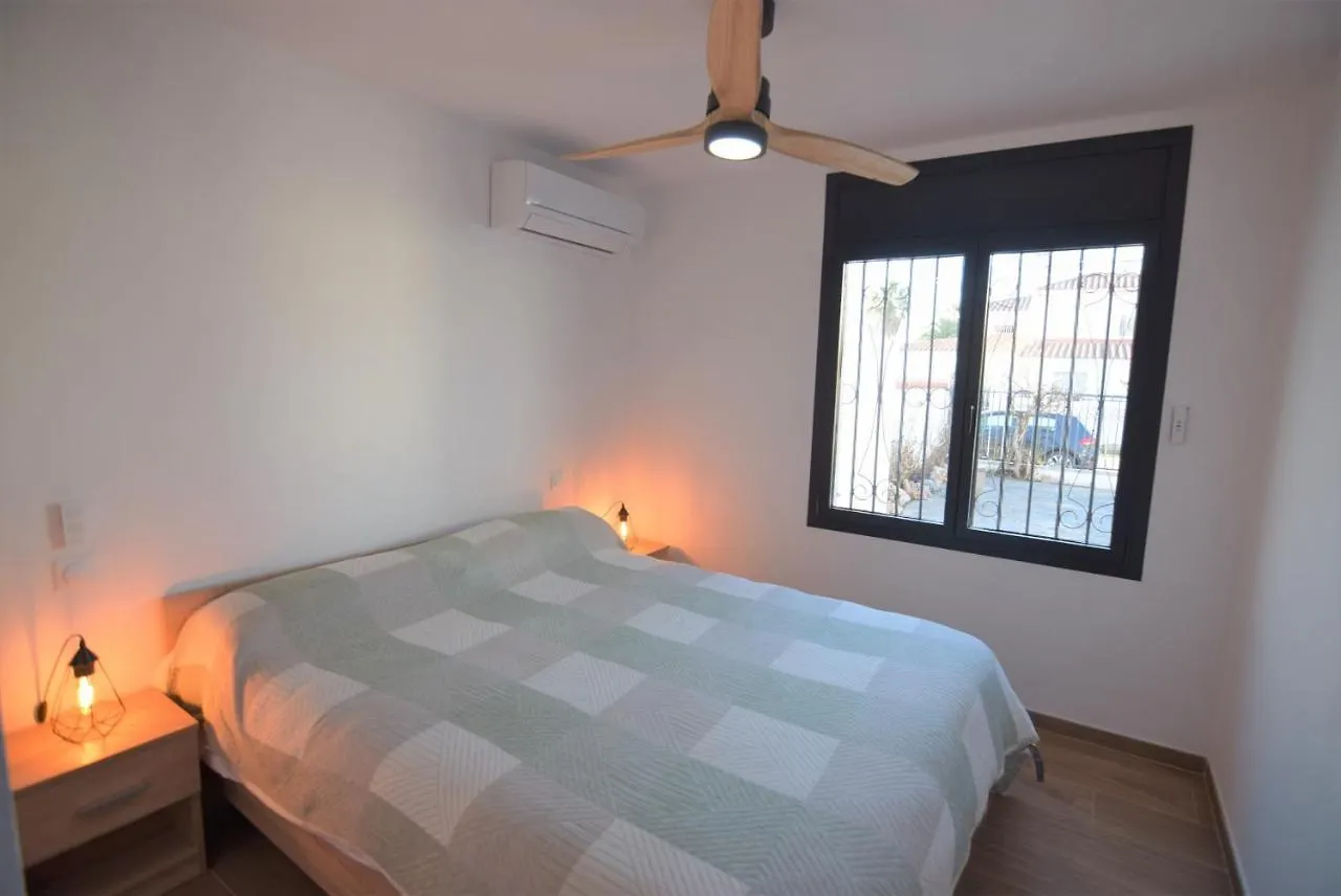 הוילה אמפוריבראבה 399-Casa Moderna Con Amarre 14M Y Piscina Privada ספרד