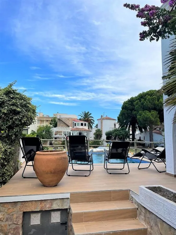 הוילה אמפוריבראבה 399-Casa Moderna Con Amarre 14M Y Piscina Privada
