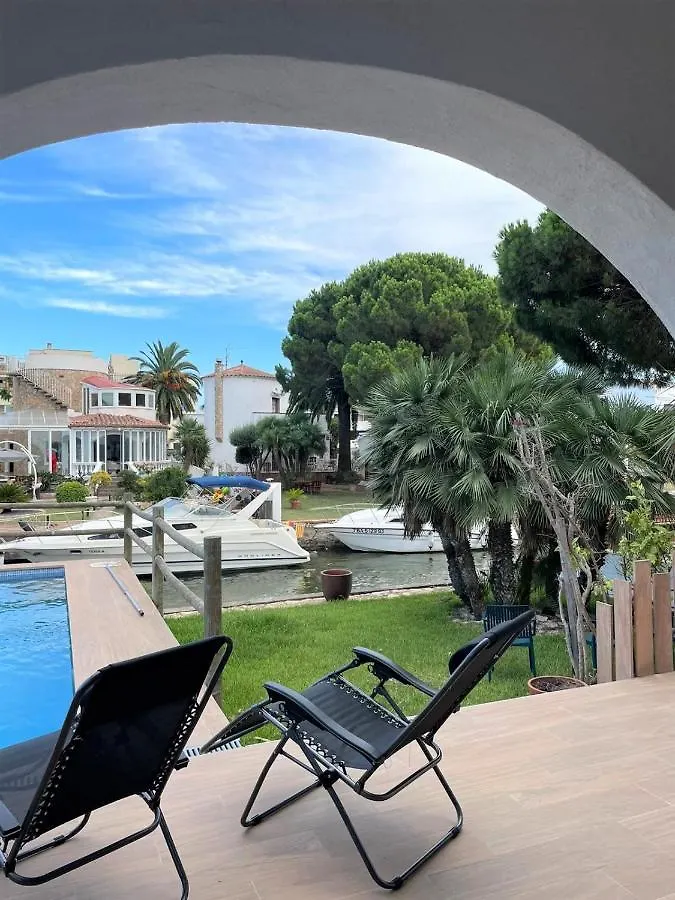 הוילה אמפוריבראבה 399-Casa Moderna Con Amarre 14M Y Piscina Privada 0*,