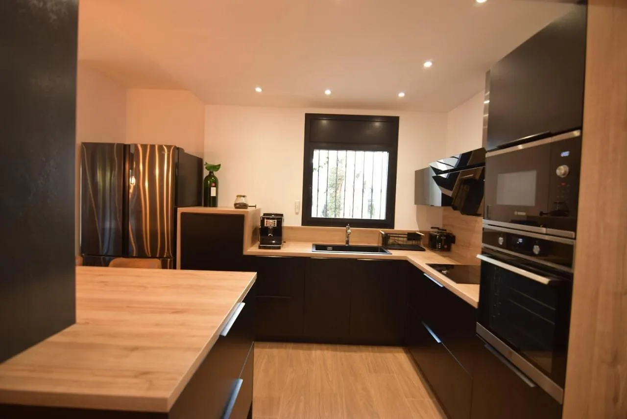 בית נופש הוילה אמפוריבראבה 399-Casa Moderna Con Amarre 14M Y Piscina Privada ספרד